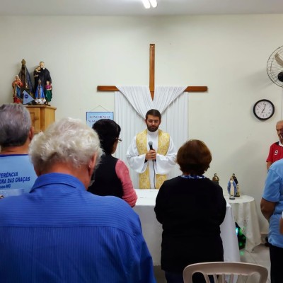 Vicentinos homenageiam padre, em Passos