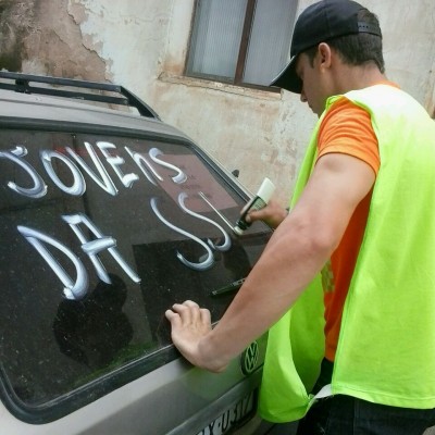 Jovens promovem ação de recrutamento em Pains